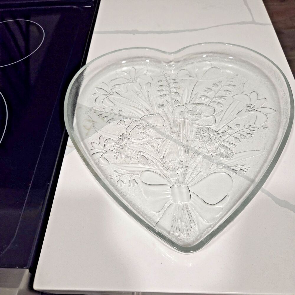 MIKASA Glass Heart Shaped Serving Platter with Clear Rose & Bow 13" x 12" x 1"